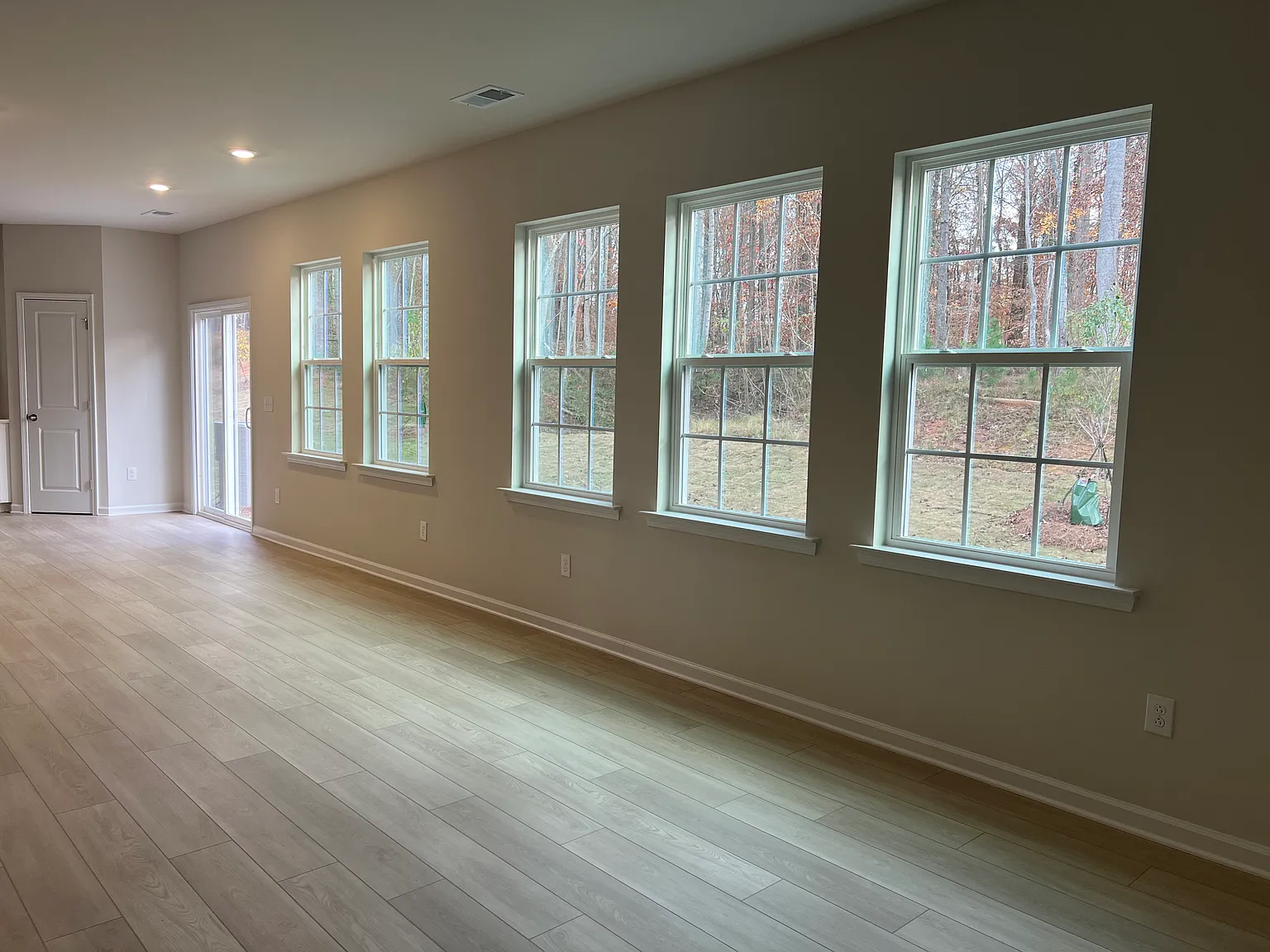 4 bed, 3.5 bath, 2946 sqft, $2,550 — Photo 4