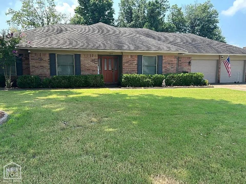 1st image of 709 Putting Green Dr
