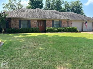 709 Putting Green Dr, Blytheville, AR 72315