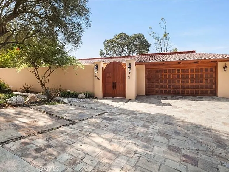 6866 Crest Rd — Photo 1