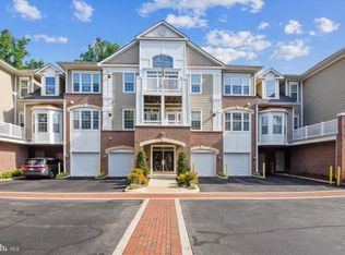 7871 Rolling Woods Ct APT 408, Springfield, VA 22152