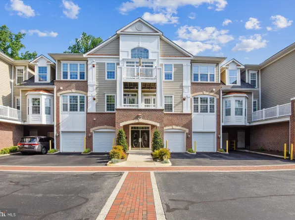 7871 Rolling Woods Ct APT 408, Springfield, VA 22152