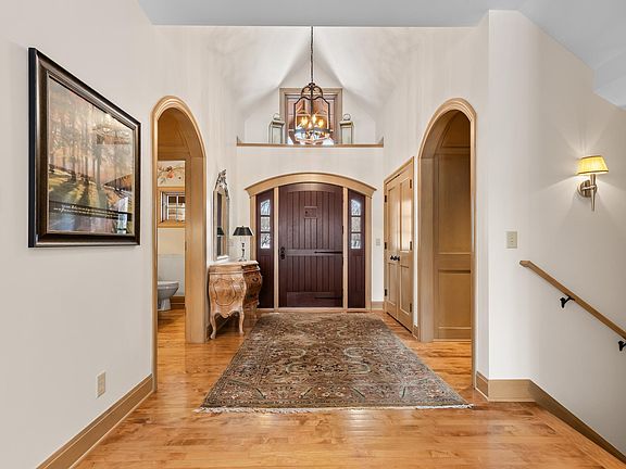 5th image of 781 Ferndale Rd N