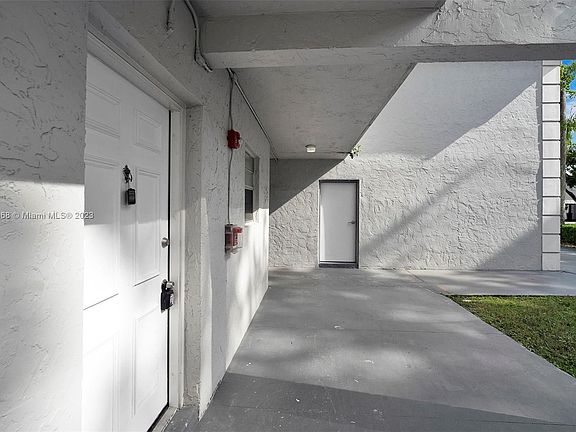 4th image of 17255 SW 95th Ave APT 128