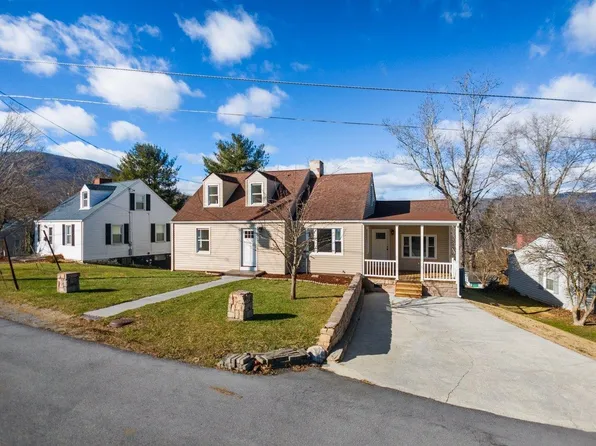 515 Pearis Rd, Pearisburg, VA 24134