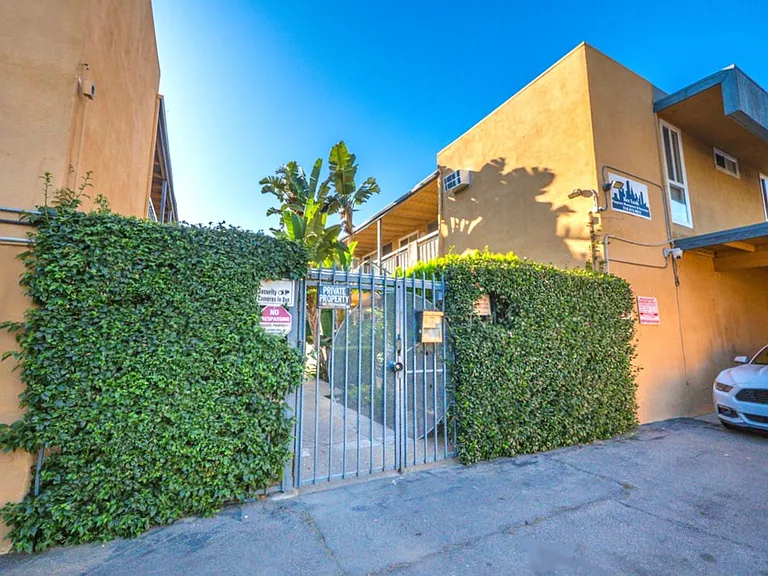 7351 Variel Ave — Photo 26