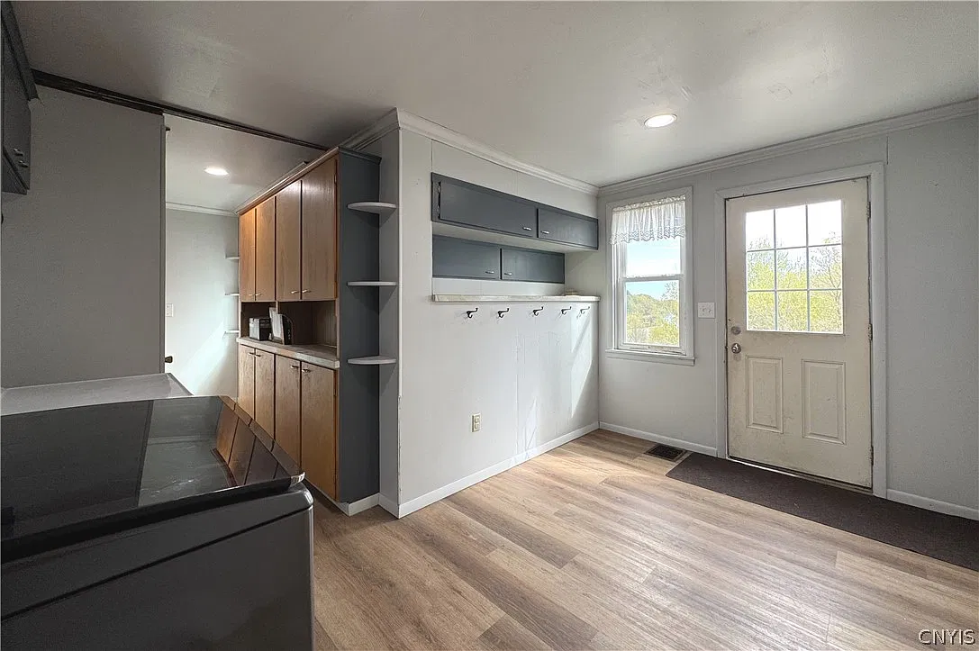 4 bed, 1.5 bath, 2530 sqft, $1,700 — Photo 2