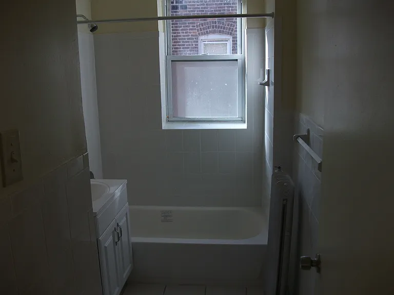 654 Lyons Avenue — Photo 10