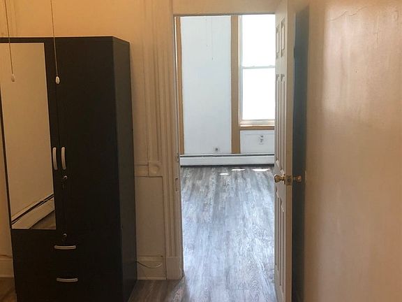 5th image of 301 Halladay St #2R