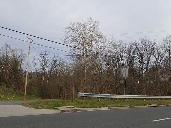 3rd image of 797 Front Royal Pike