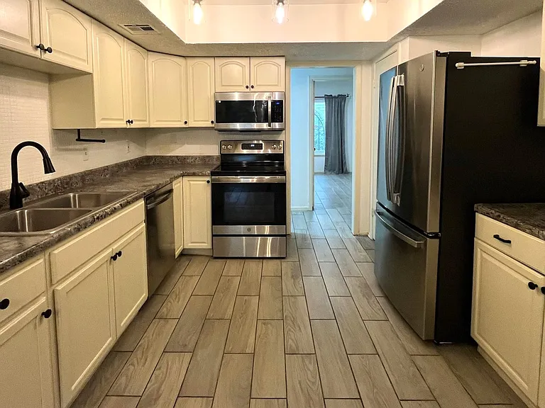 6718 Chelsea Wood — Photo 5