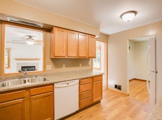 6610 4th St N, Oakdale, MN 55128