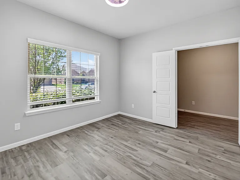 5913 Pensby Dr — Photo 37