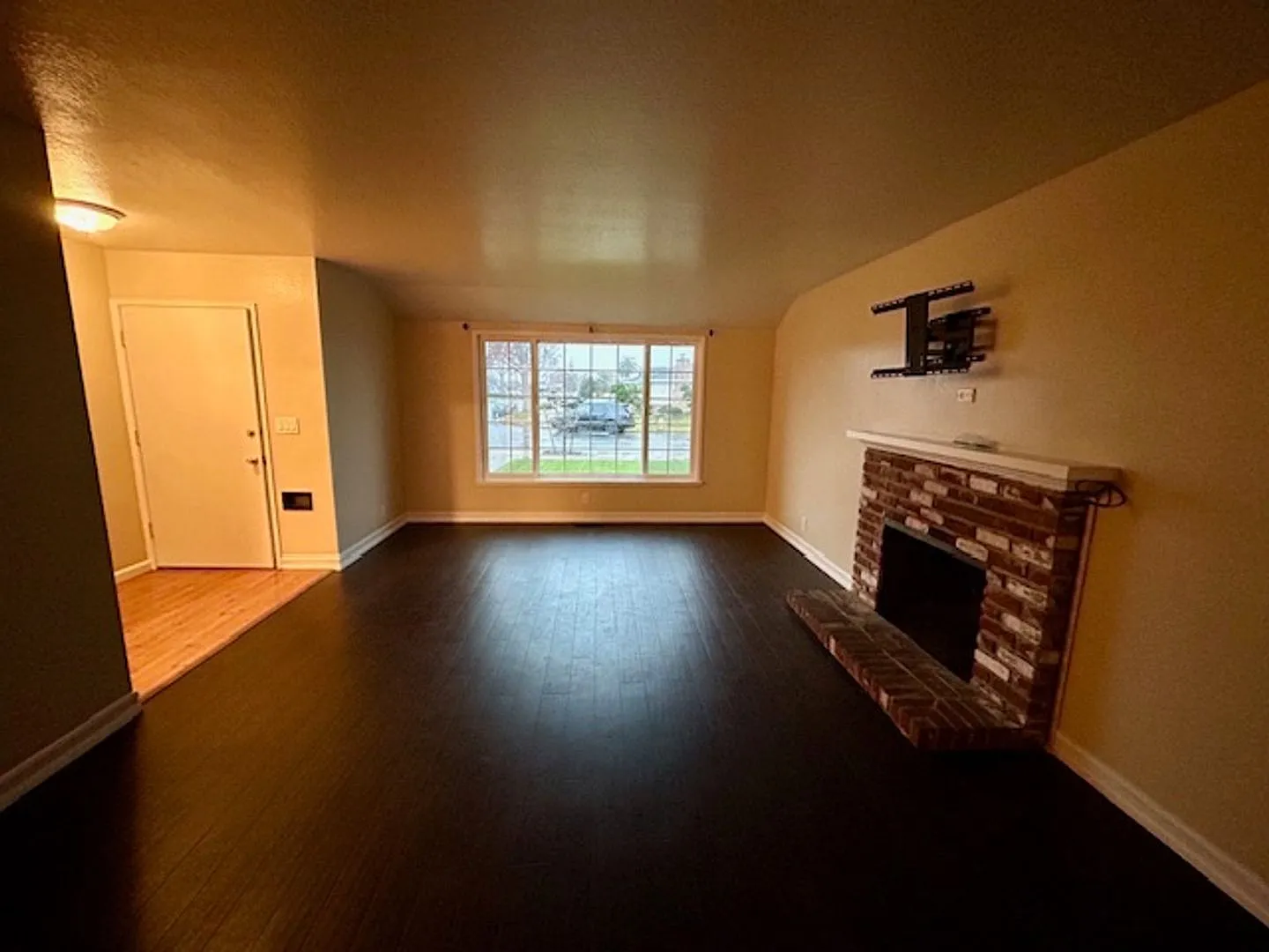 3 Bedroom 2 Bathroom Home Available Now For Rent! — Photo 3