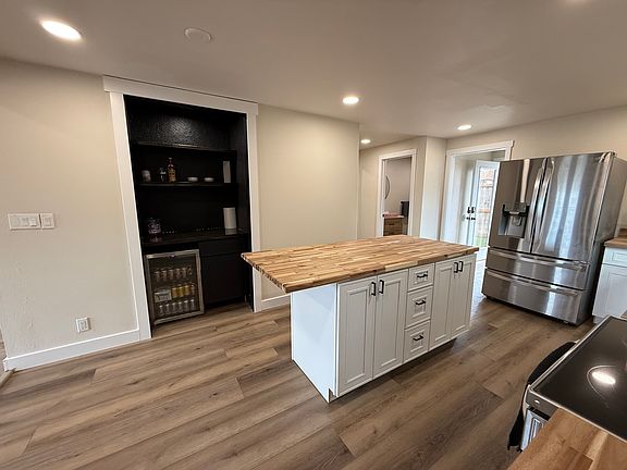 4th image of 2833 Sherman Ave