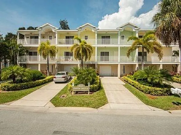 512 1st St APT 104, Indian Rocks Beach, FL 33785