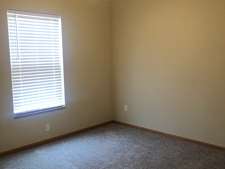 8637 N Mersington Ln — Photo 6