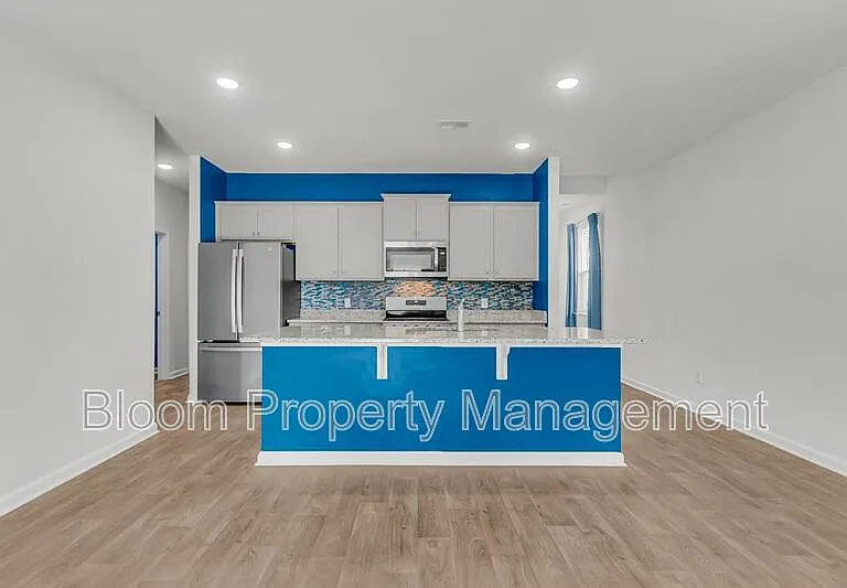828 Lilyford Ln — Photo 9