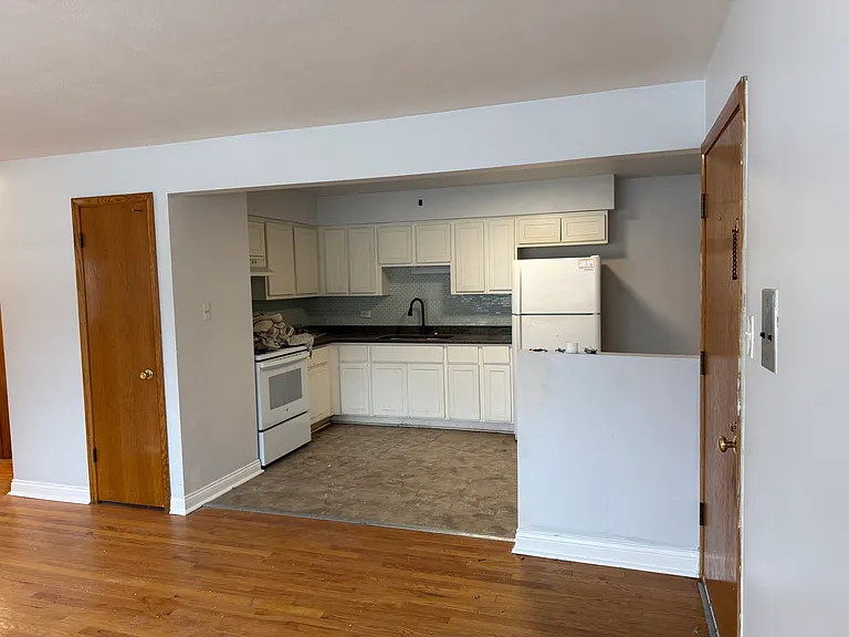 420 Beach Ave #3B — Photo 5