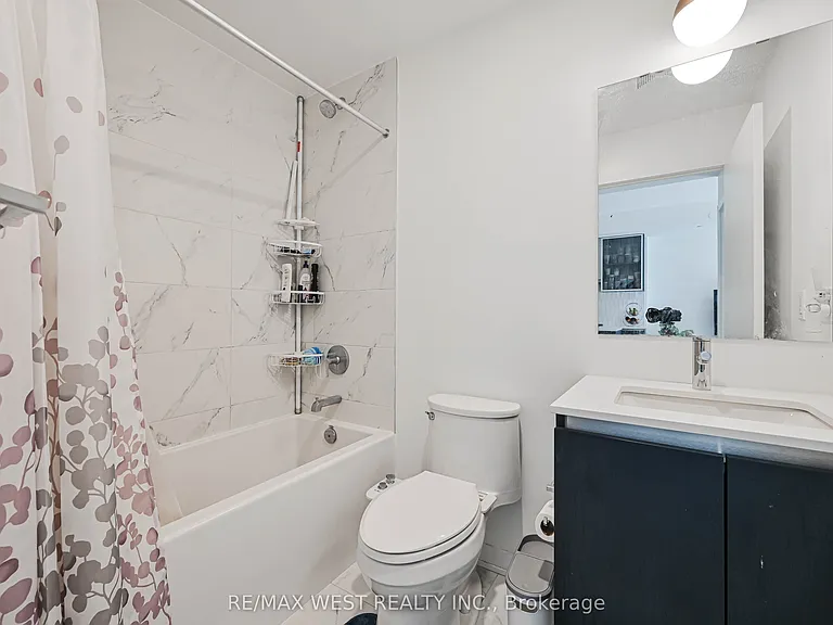 405 Dundas St W #421 — Photo 24