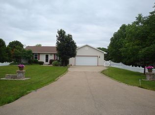 4814 County Road R, Oshkosh, WI 54902