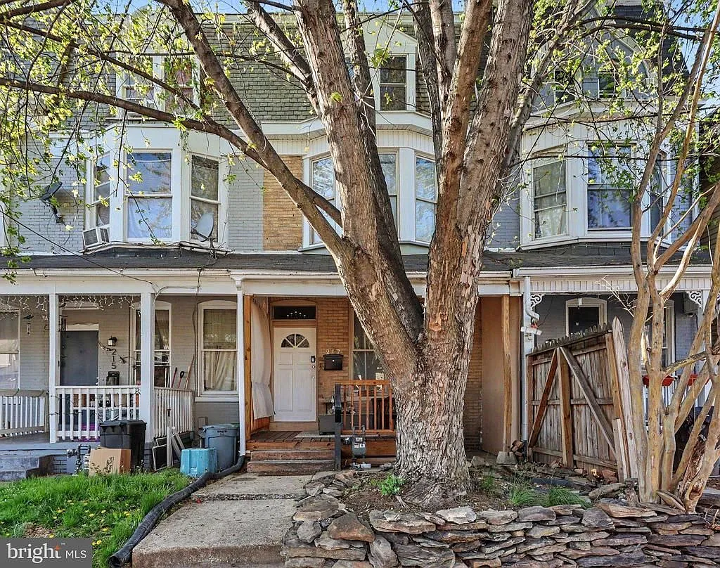 Building Photo - 217 E Cottage Pl