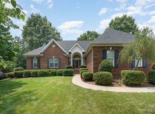315 Hawksnest Ct, Matthews, NC 28104