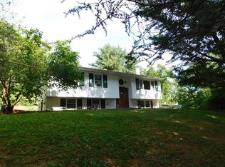 8 Jean Ridge Rd, Middletown, NY 10940