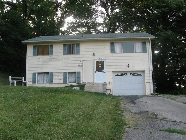 1526 Miracle Mile photo 1