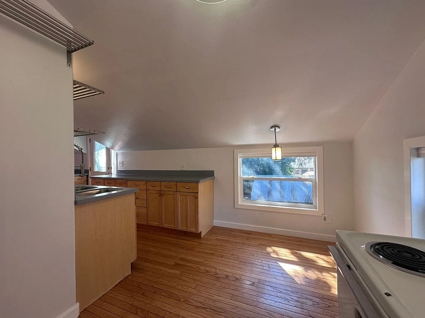 Large One Bedroom! — Photo 4