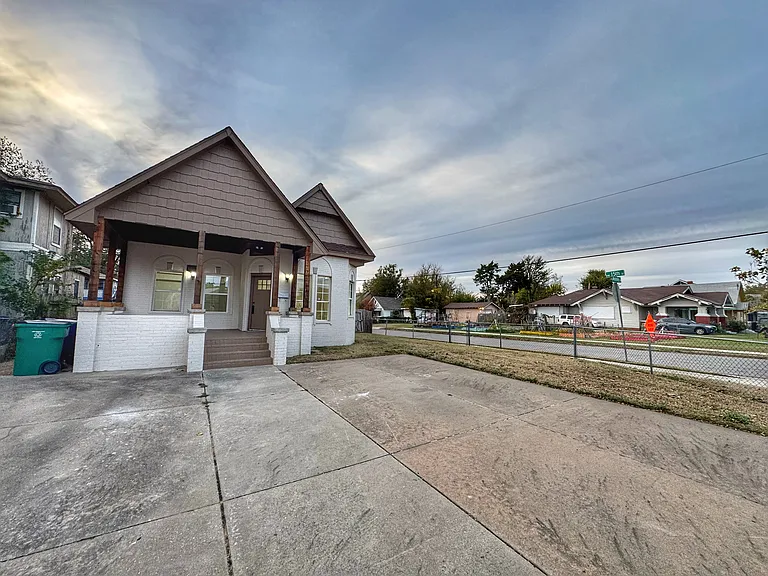 1529 N McKinley Ave #A — Photo 2