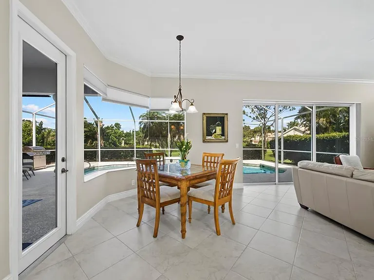 Butlers Crest Dr — Photo 10