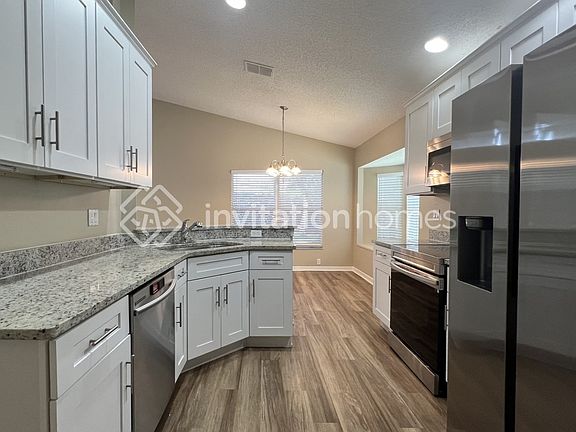 4th image of 17415 Summer Oak Ln