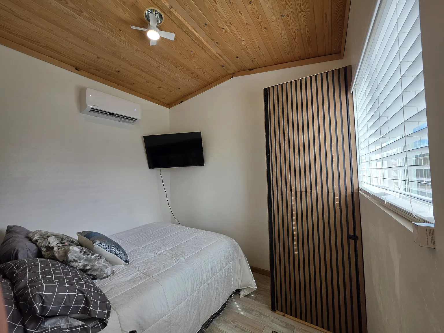 1412 Amanda Drive #2 - 1 — Photo 2