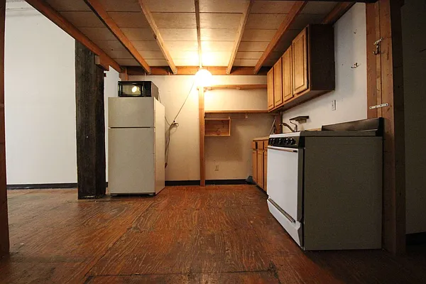 Rented by Nooklyn NYC LLC | media 18