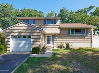 10 Hemlock St, Hazlet, NJ 07730