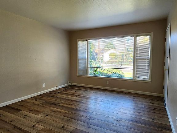 2nd image of 401 Albacete Dr