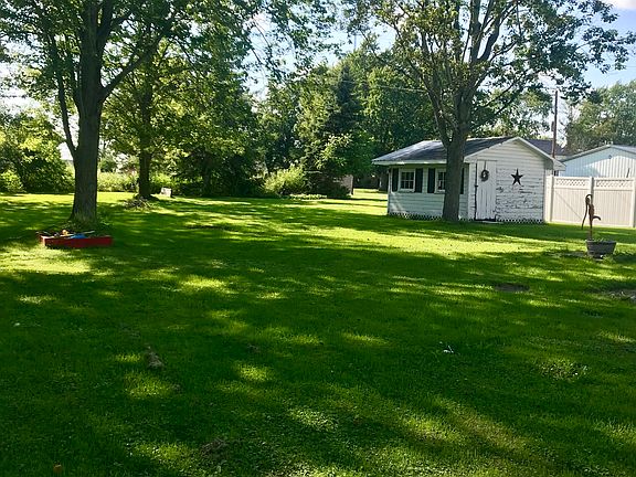 4th image of 208 N Brayer St