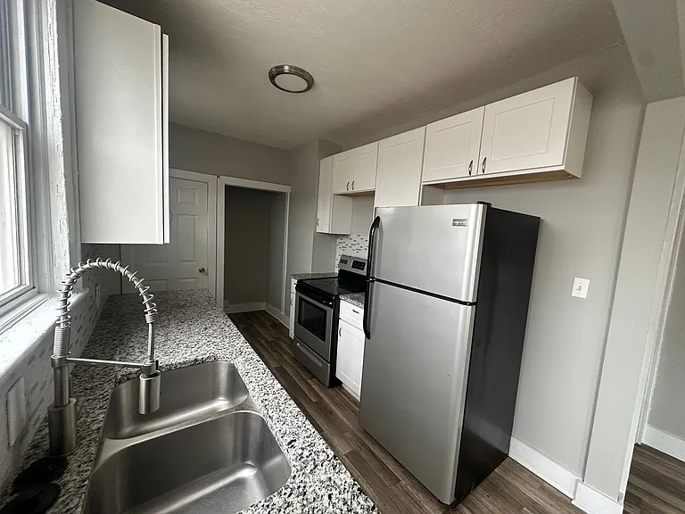 833 Lilley Ave — Photo 7