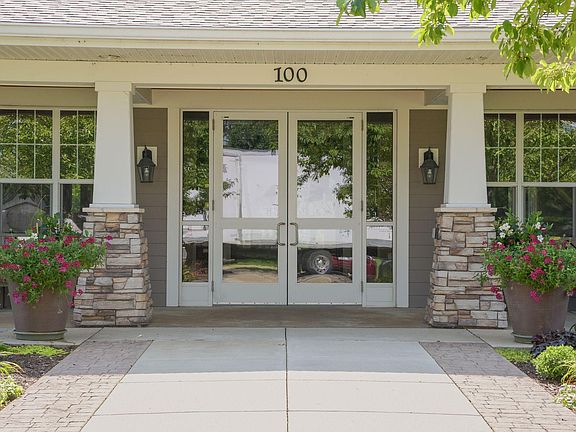 3rd image of 100 Clydesdale Trl APT 101