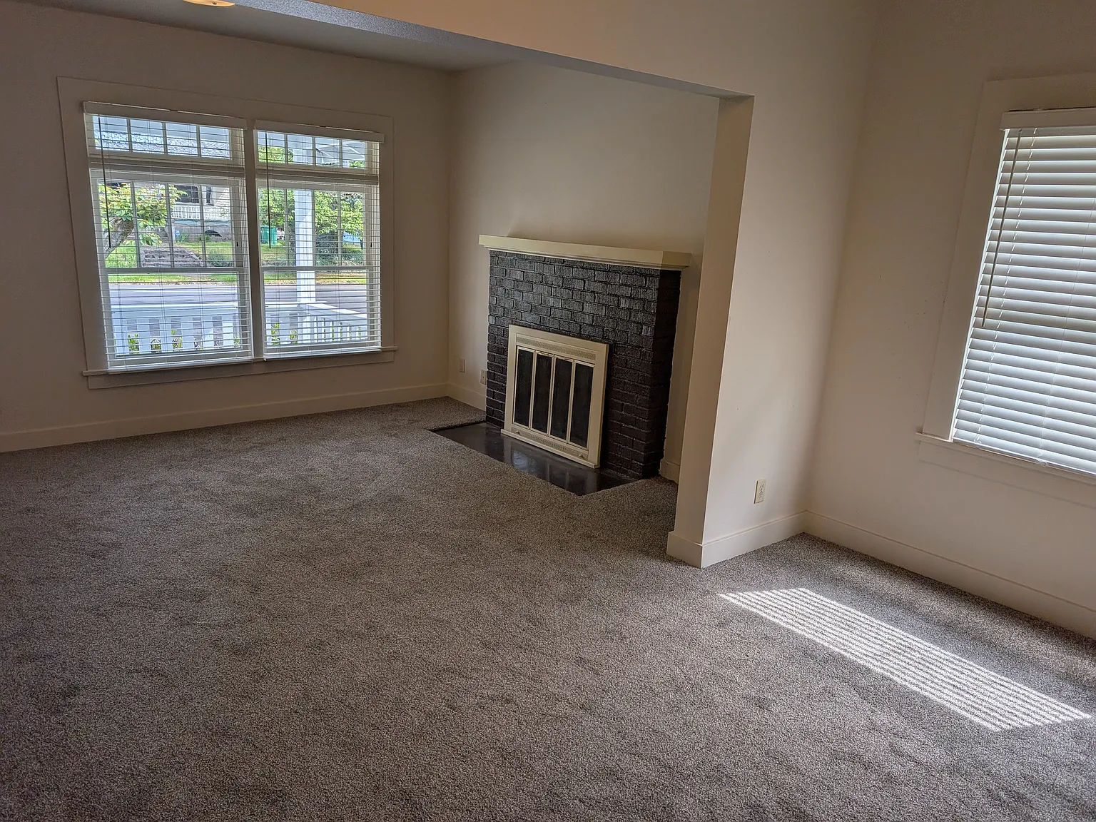 3 bed, 1000 sqft, $1,600 — Photo 3