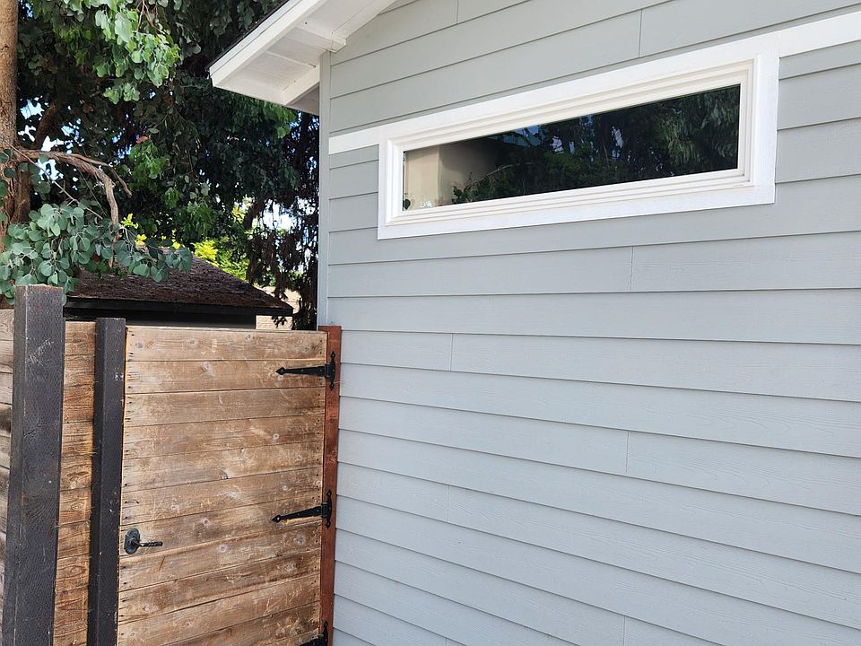 private entrance from driveway