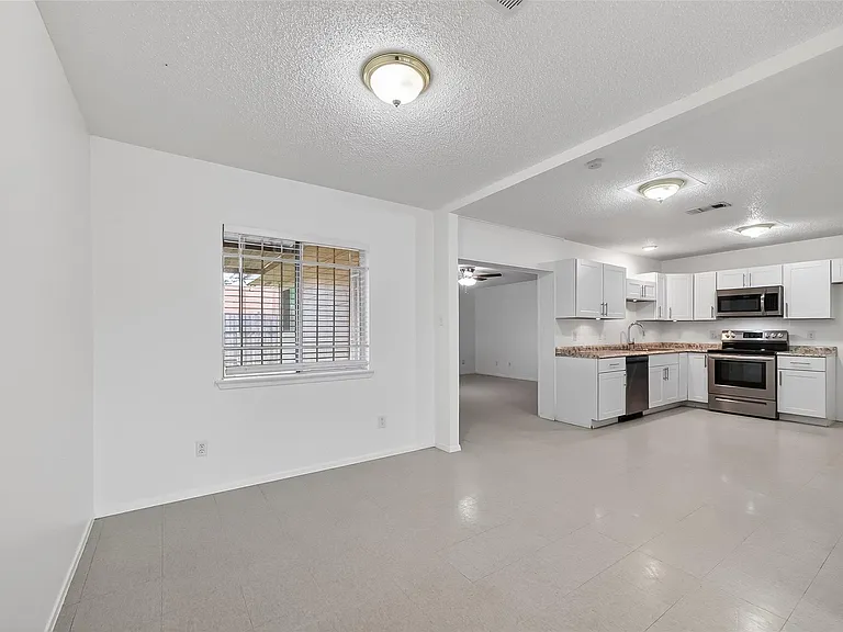 15022 Chipman Ln — Photo 17