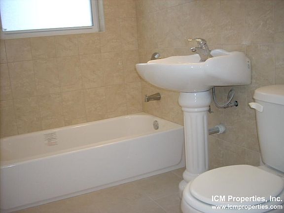 3rd image of 2204 W Foster Ave #1A