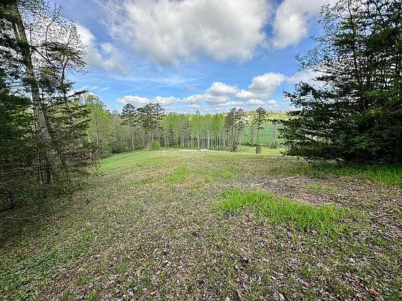 4th image of 41 Deerfoot Dr