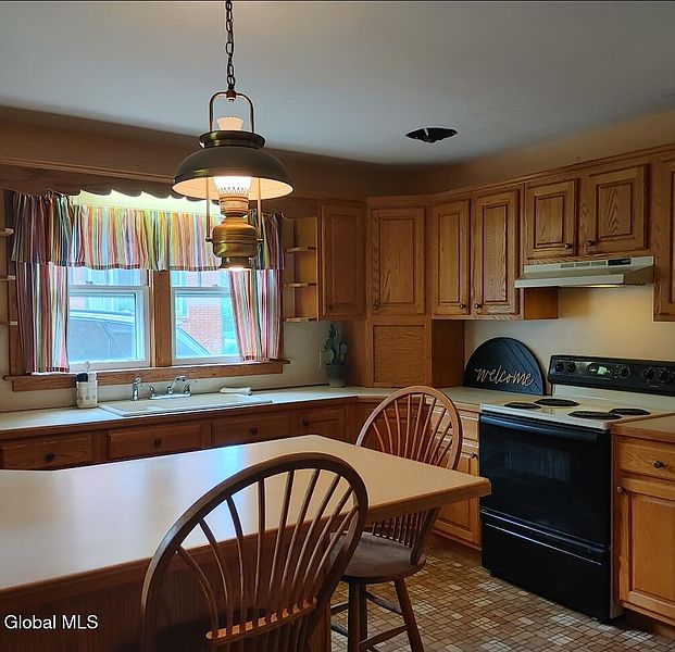 4th image of 77 Mount Hope Avenue