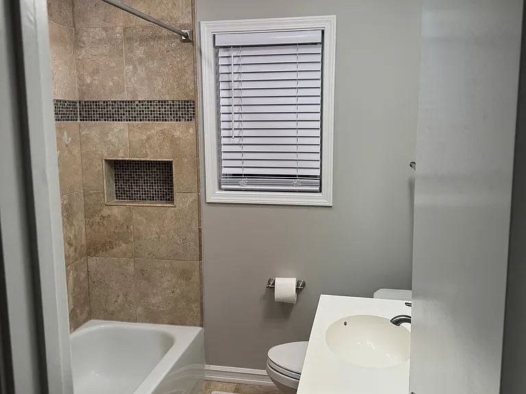 10187 N College Ave — Photo 6