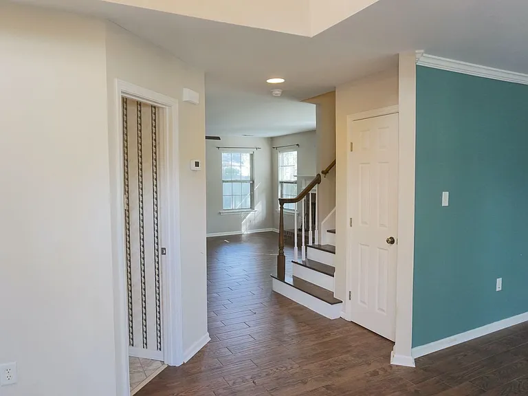 16 Ballastone Ct — Photo 2