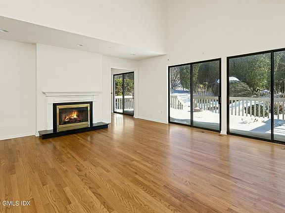 5th image of 501 W Lyon Farm Dr