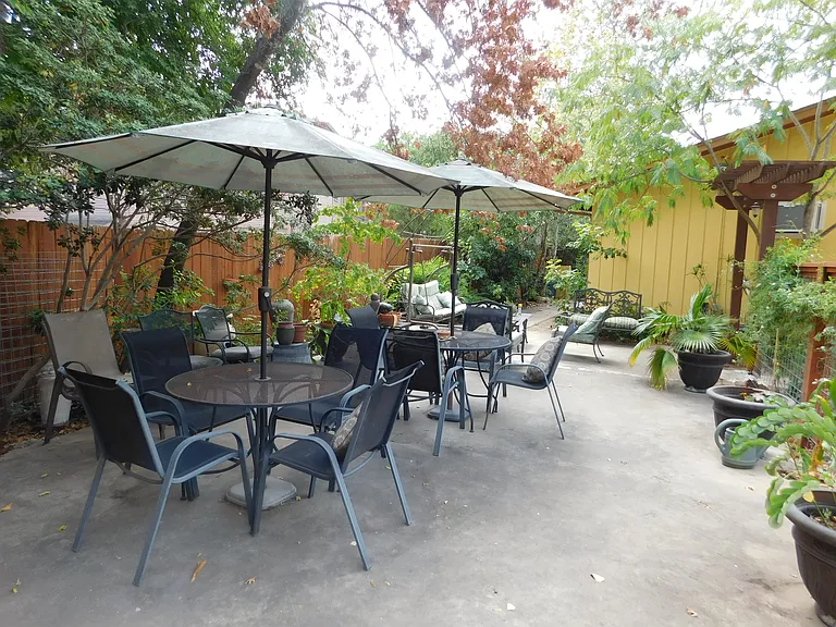 414 Kings Ct #C — Photo 15